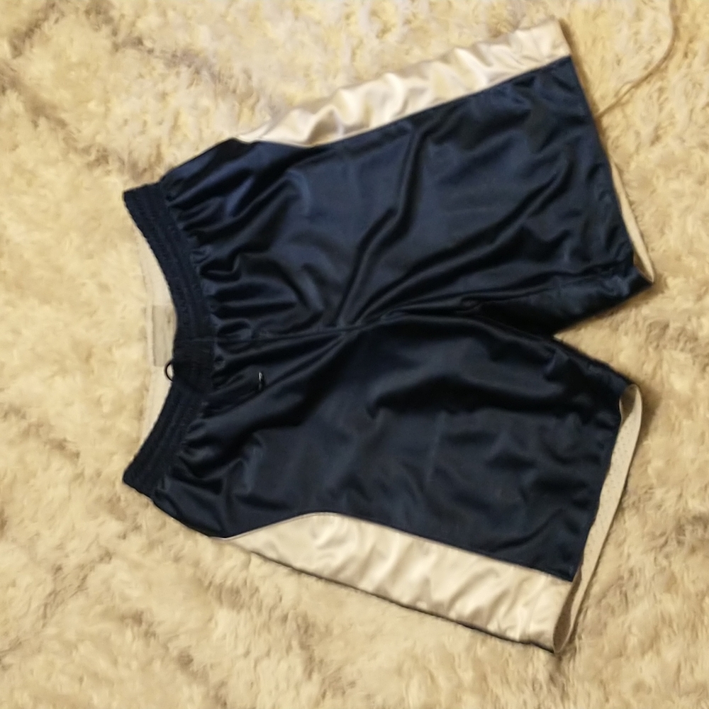 Nike men's size M reversible basketball shorts